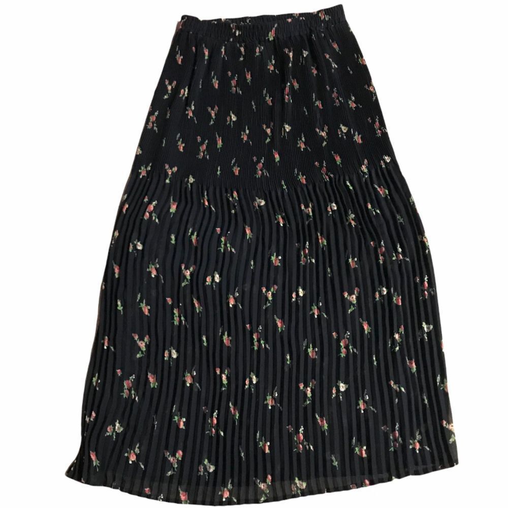 Vintage crepe pleated unlined floral skirt